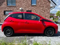 Rot Gebraucht 2014 Toyota Aygo X-play Kleinwagen | 6.499 € (Guter Preis)