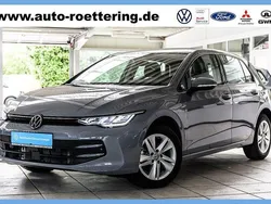 Grau Gebraucht 2024 VW Golf VIII Life Limousine | 22.990 € (Guter Preis)