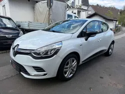 Gletscherweiss Gebraucht 2017 Renault Clio IV LIMITED Kleinwagen | 7.990 € (Fairer Preis)