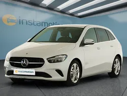 Weiß Gebraucht 2024 Mercedes B180 Van / Kleinbus | 30.599 € (Guter Preis)