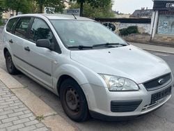 Grau Gebraucht 2005 Ford Focus Kombi | 900 € (Superpreis)