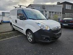 Weiß Gebraucht 2017 Opel Combo Van / Kleinbus | 5.995 € (Fairer Preis)