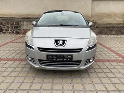 Silber Gebraucht 2011 Peugeot 5008 Family Van / Kleinbus | 2.499 € (Superpreis)
