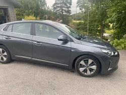 Grau Gebraucht 2017 Hyundai Ioniq Trend Limousine | 11.890 € (Fairer Preis)