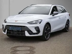 Glacial weiß metallic Neu 2025 Cupra Leon VZ Kombi | 48.960 € (Etwas zu teuer)