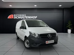 Weiß Gebraucht 2023 Mercedes Vito Van / Kleinbus | 29.999 € (Guter Preis)