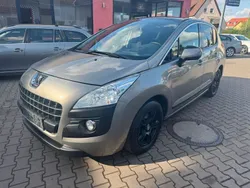 Grau Gebraucht 2011 Peugeot 3008 Active Van / Kleinbus | 3.990 € (Guter Preis)