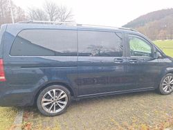 Blau Gebraucht 2019 Mercedes V300 Avantgarde Edition Van / Kleinbus | 53.900 € (Etwas zu teuer)