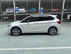 Weiß Gebraucht 2015 BMW 220 Active Tourer Sport Line Van / Kleinbus | 11.000 € (Guter Preis)
