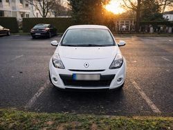 Weiß Gebraucht 2009 Renault Clio II Kleinwagen | 1.800 €