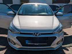 Silber Gebraucht 2020 Hyundai i20 Active Kleinwagen | 13.700 € (Fairer Preis)