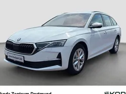 Moonweiß perleffekt Gebraucht 2024 Skoda Octavia Selection Kombi | 31.333 € (Guter Preis)