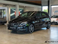 Schwarz Gebraucht 2013 Mercedes B250 Sport Van / Kleinbus | 15.900 € (Fairer Preis)