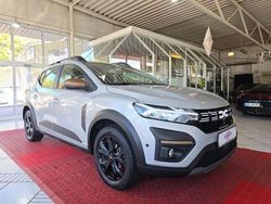 Grau Gebraucht 2024 Dacia Sandero Stepway Limousine | 15.500 € (Fairer Preis)