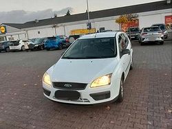Weiß Gebraucht 2007 Ford Focus Kombi | 2.700 €