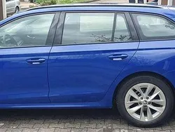 Blau Gebraucht 2024 Skoda Octavia Ambition Kombi | 29.995 € (Guter Preis)