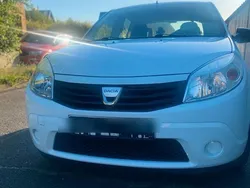 Weiß Gebraucht 2009 Dacia Sandero Kleinwagen | 1.490 € (Guter Preis)