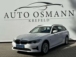Weiß Gebraucht 2022 BMW 320e Sport Line Kombi | 24.950 € (Guter Preis)
