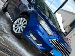 Blau Gebraucht 2015 Ford Focus Kombi | 6.200 €