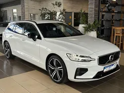 Weiß Gebraucht 2020 Volvo V60 R-Design Kombi | 28.000 € (Fairer Preis)
