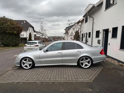 Silber Gebraucht 2007 Mercedes E63 AMG Sport Limousine | 11.500 €