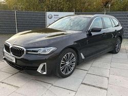 Black sapphire metallic Gebraucht 2021 BMW 530 Luxury Line Kombi | 34.900 € (Guter Preis)