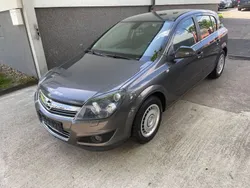 Grau Gebraucht 2009 Opel Astra Innovation Limousine | 2.200 € (Guter Preis)