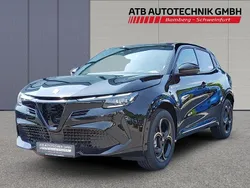 Schwarz Neu 2025 Alfa Romeo Junior SUV | 39.000 € (Fairer Preis)