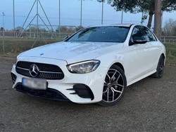 Weiß Gebraucht 2023 Mercedes 220 AMG line Limousine | 44.000 €