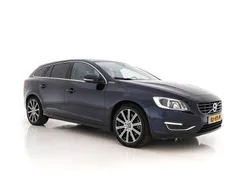 Blau Gebraucht 2015 Volvo V60 Summum Kombi | 9.945 € (Fairer Preis)