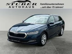 Lavablau metallic Gebraucht 2023 Skoda Octavia Style Kombi | 25.990 € (Guter Preis)