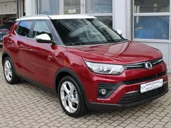 Cherry red m Gebraucht 2023 Ssangyong Tivoli | 18.900 € (Superpreis)