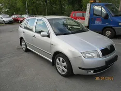 Diamantsilber metallic Gebraucht 2001 Skoda Fabia Elegance Kombi | 890 € (Etwas zu teuer)