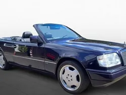 Blau Gebraucht 1997 Mercedes E200 Edition Cabrio | 22.800 € (Etwas zu teuer)