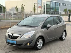 Braun Gebraucht 2011 Opel Meriva Design Edition Van / Kleinbus | 6.999 € (Fairer Preis)