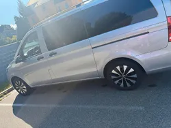 Silber Gebraucht 2023 Mercedes Vito Van / Kleinbus | 55.000 €