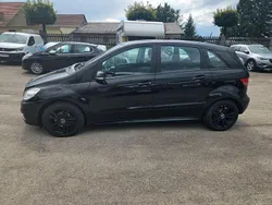 Schwarz Gebraucht 2011 Mercedes B180 Van / Kleinbus | 4.290 € (Fairer Preis)
