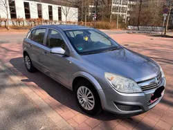 Grau Gebraucht 2008 Opel Astra Limousine | 3.999 € (Etwas zu teuer)