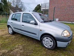 Grau Gebraucht 1999 Renault Clio II Limousine | 4.090 €