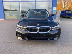 Schwarz Gebraucht 2020 BMW 330 Sport Line Kombi | 19.950 € (Teuer)