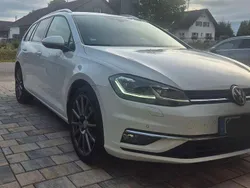 Weiß Gebraucht 2017 VW Golf VII Highline Kombi | 18.499 € (Etwas zu teuer)