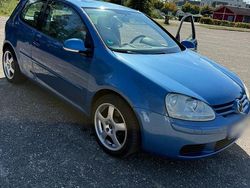 Blau Gebraucht 2004 VW Golf V Kleinwagen | 1.700 € (Guter Preis)