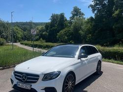 Weiß Gebraucht 2017 Mercedes E350 AMG line Kombi | 28.000 € (Fairer Preis)