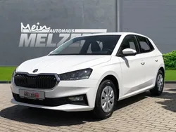 Weiß Gebraucht 2024 Skoda Fabia Essence Limousine | 17.280 € (Guter Preis)