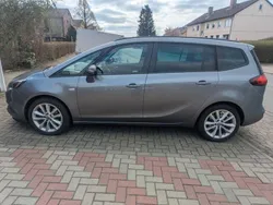 Grau Gebraucht 2017 Opel Zafira Tourer Edition Van / Kleinbus | 12.000 € (Guter Preis)