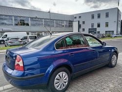 Blau Gebraucht 2003 VW Passat Limousine | 500 € (Superpreis)