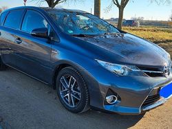 Grau Gebraucht 2014 Toyota Auris Hybrid Edition Limousine | 12.800 € (Fairer Preis)