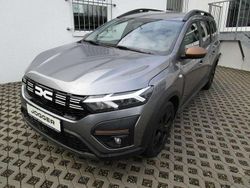 Grau Gebraucht 2024 Dacia Jogger Extreme Van / Kleinbus | 22.700 € (Fairer Preis)