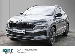 Graphitegrau metallic Gebraucht 2024 Skoda Karoq SportLine SUV | 39.390 € (Fairer Preis)