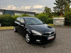 Schwarz Gebraucht 2011 Kia Ceed Edition 7 Limousine | 2.500 € (Fairer Preis)